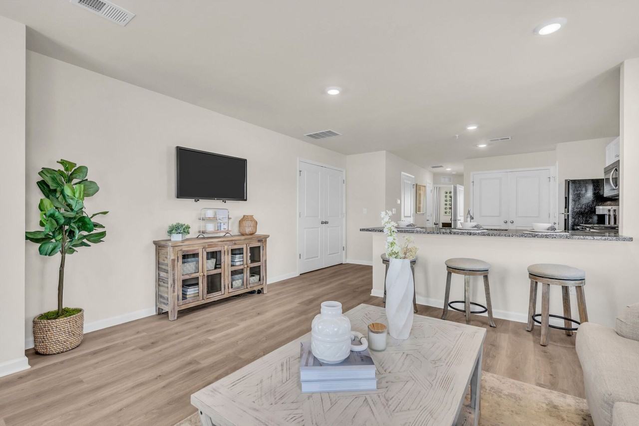 106 Whaler Way - Photo 6 of 50