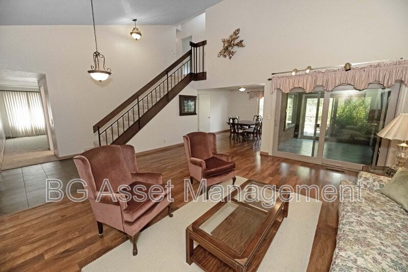 1830 Weir Dr - Photo 4 of 39