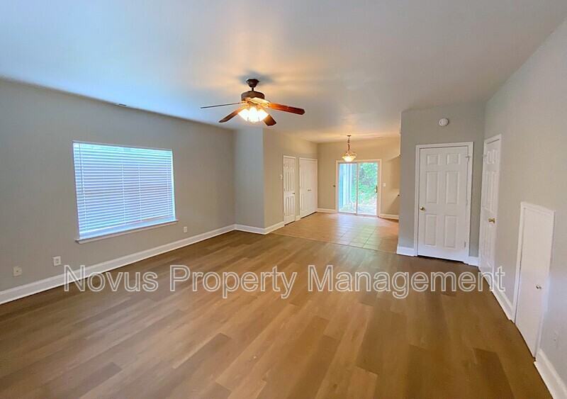 145 Bowen St #C4 - Photo 3 of 19