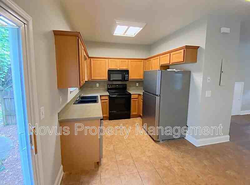 145 Bowen St #C4 - Photo 6 of 19