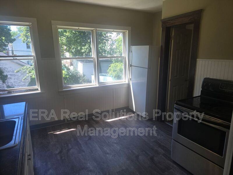 2611 Hood Ave - Photo 3 of 18