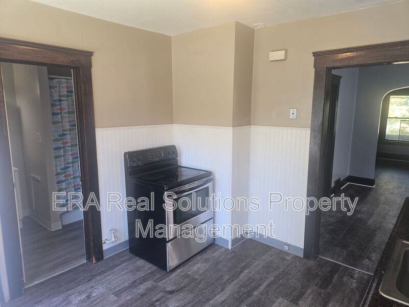 2611 Hood Ave - Photo 4 of 18