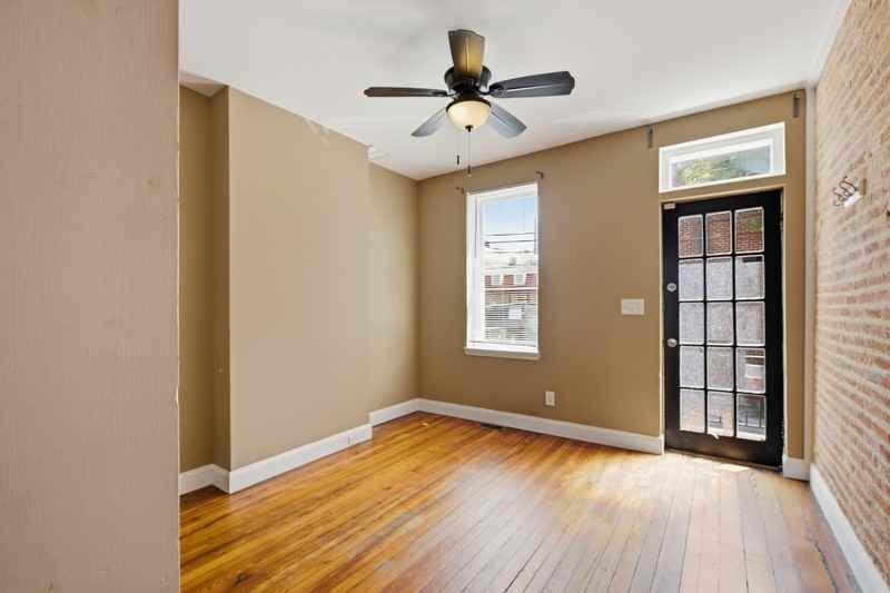 1214 Marshall St - Photo 3 of 21
