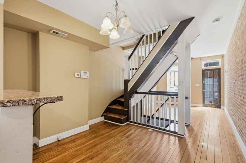 1214 Marshall St - Photo 5 of 21