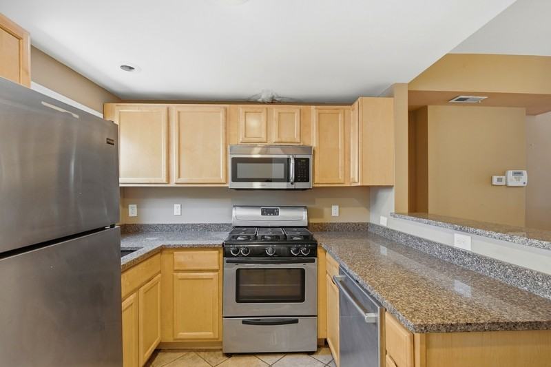 1214 Marshall St - Photo 6 of 21