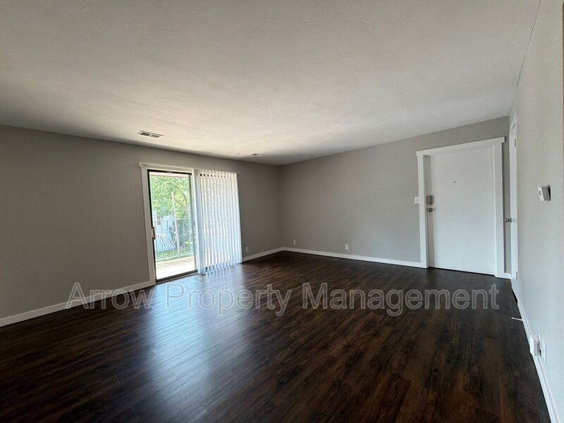 440 Moffitt St #2 - Photo 2 of 11