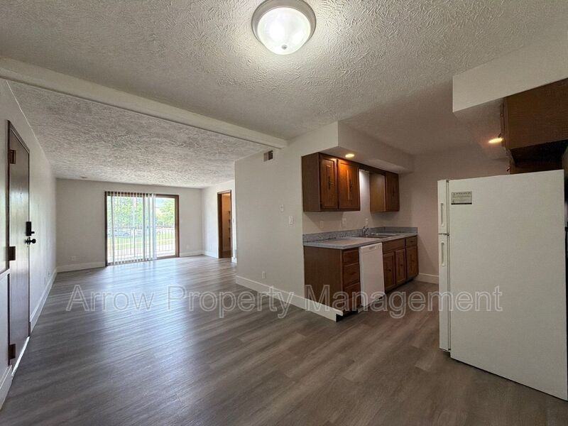 3341 Holdrege St #6 - Photo 2 of 10