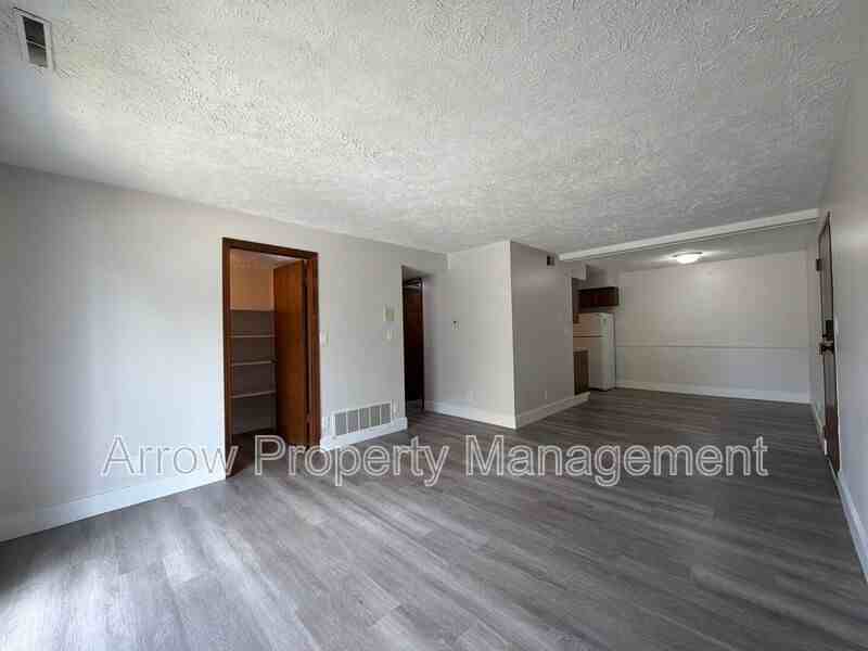 3341 Holdrege St #6 - Photo 3 of 10