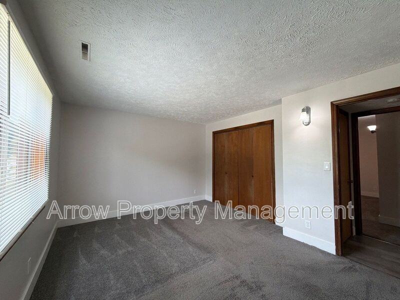 3341 Holdrege St #6 - Photo 5 of 10