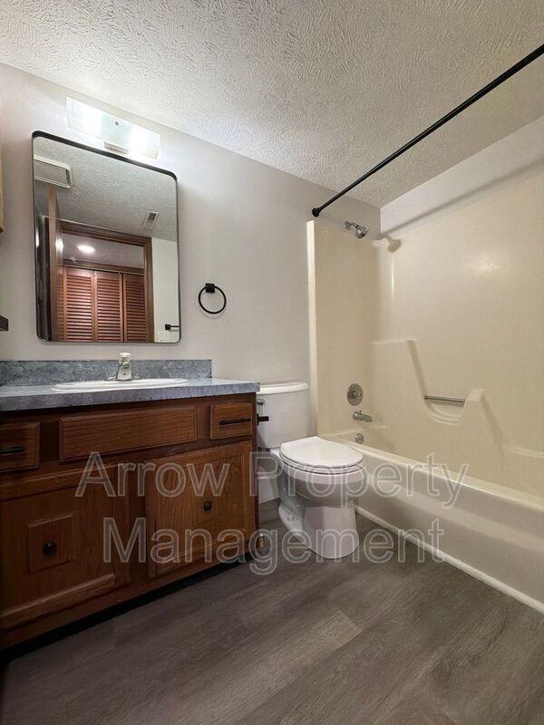 3341 Holdrege St #6 - Photo 6 of 10