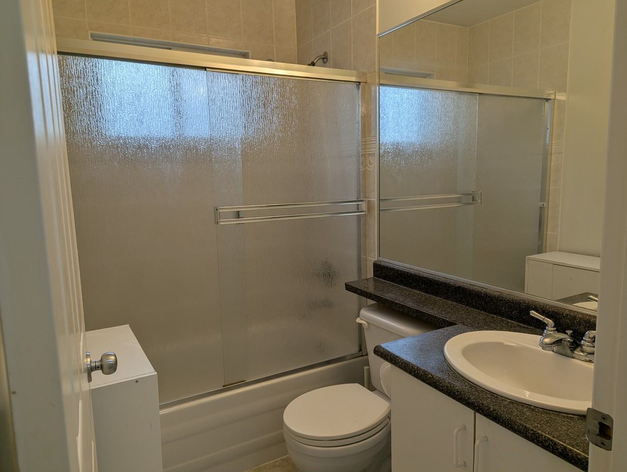 2202 Waverley Avenue - Photo 3 of 5