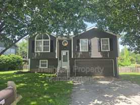 607 Se Steeple Ln - Photo 1 of 1