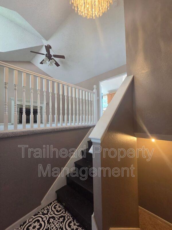 607 Se Steeple Ln - Photo 4 of 28