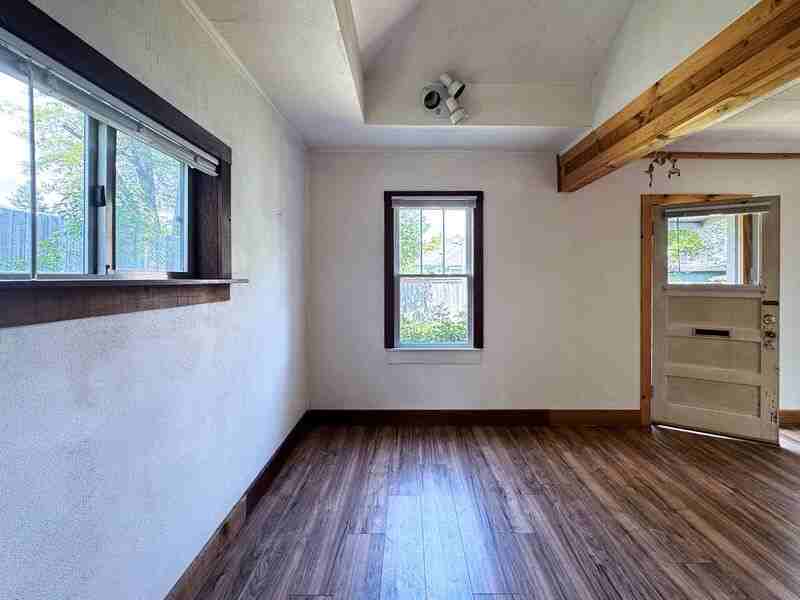 310 1/2 E 31st Ave - Photo 7 of 34