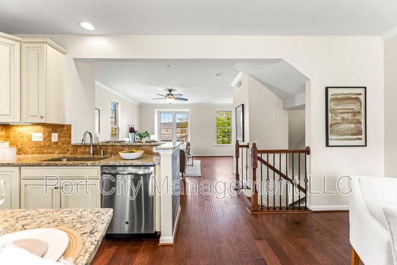840 Oldham St - Photo 6 of 10