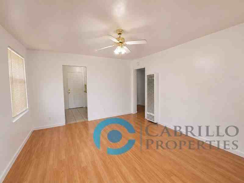 4413 44th St - Photo 3 of 20