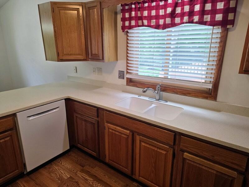 5310 Brookview Dr - Photo 6 of 37