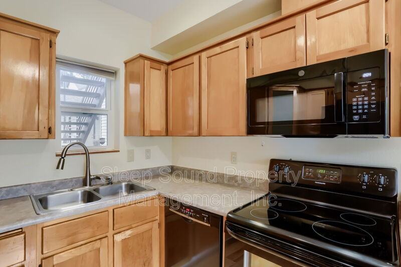 5264 Ne 121st Ave - Photo 6 of 22