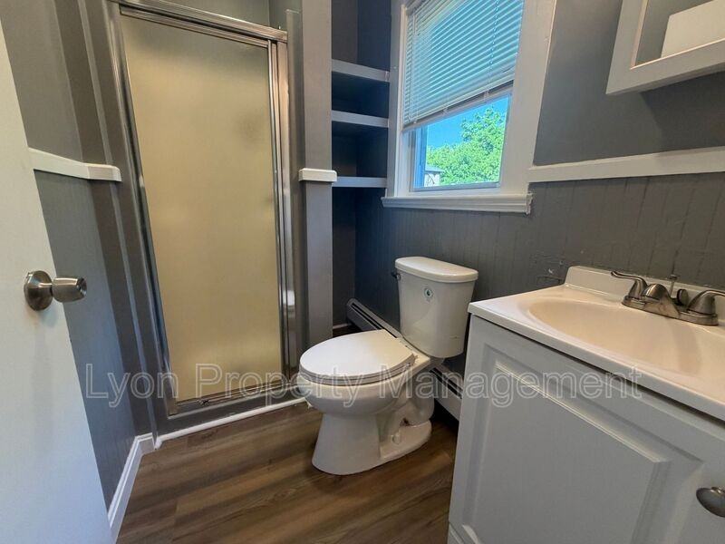 103 Brook St #2ndFLLEFT - Photo 2 of 10