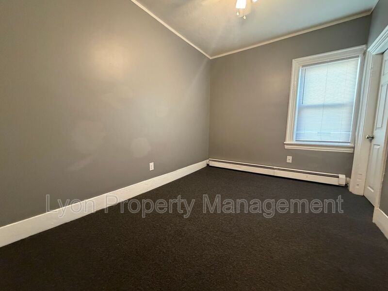 103 Brook St #2ndFLLEFT - Photo 7 of 10