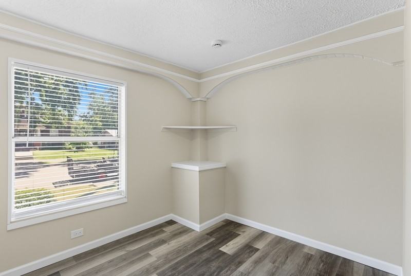 1939 Mccalla Ave - Photo 3 of 10