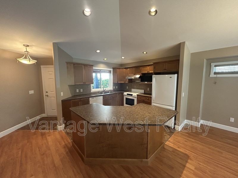 1300 Shaunna Rd - Photo 2 of 23