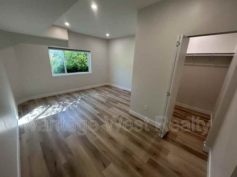 1300 Shaunna Rd - Photo 5 of 23