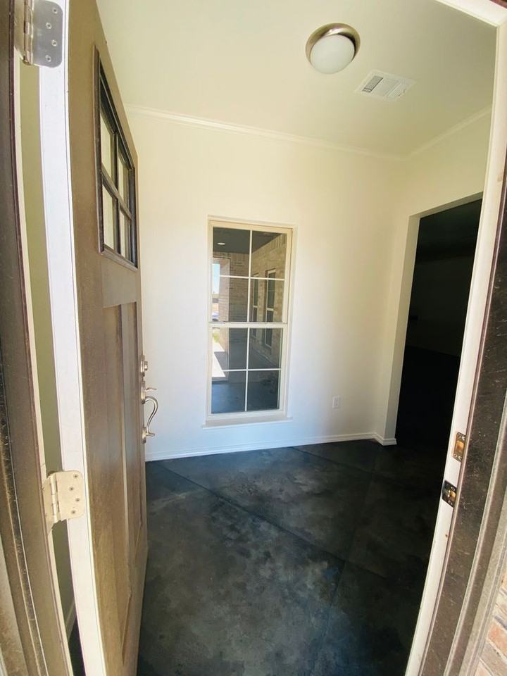 5539 W Farmers Ave - Photo 2 of 22