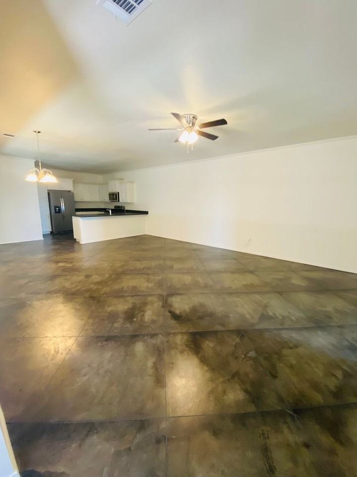 5539 W Farmers Ave - Photo 5 of 22