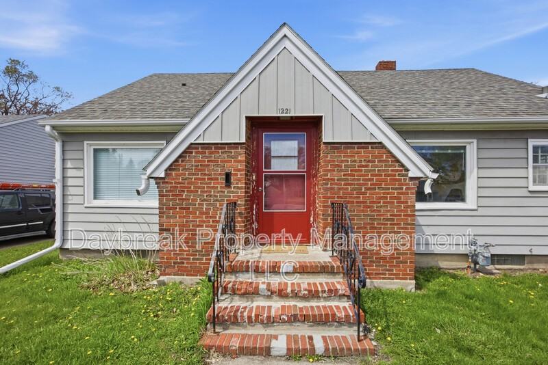 1221 5th St S - Photo 2 of 24