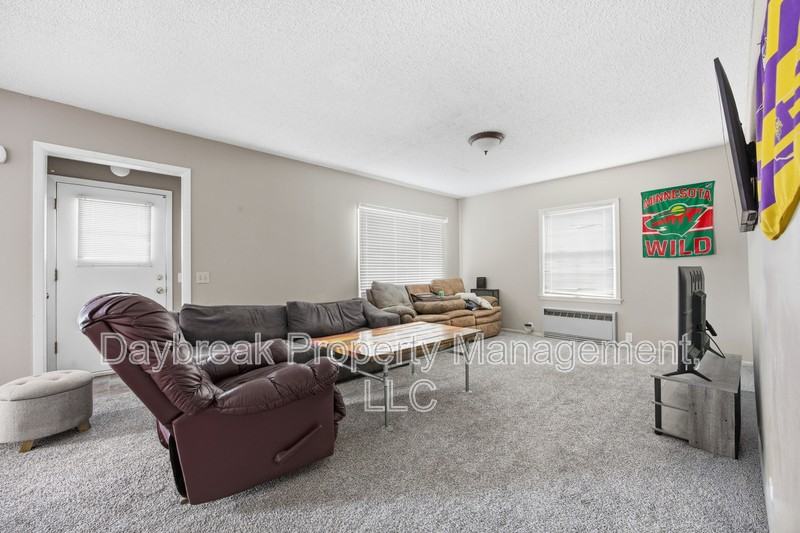 1221 5th St S - Photo 5 of 24