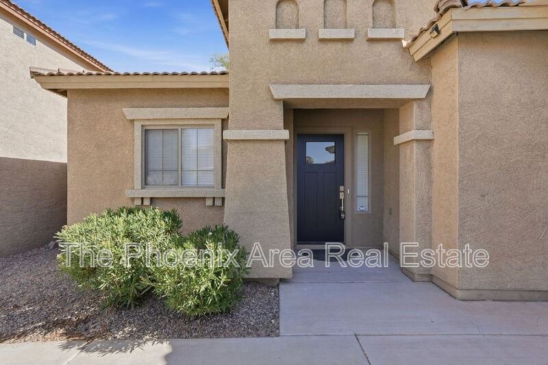 554 E San Carlos Way - Photo 3 of 33