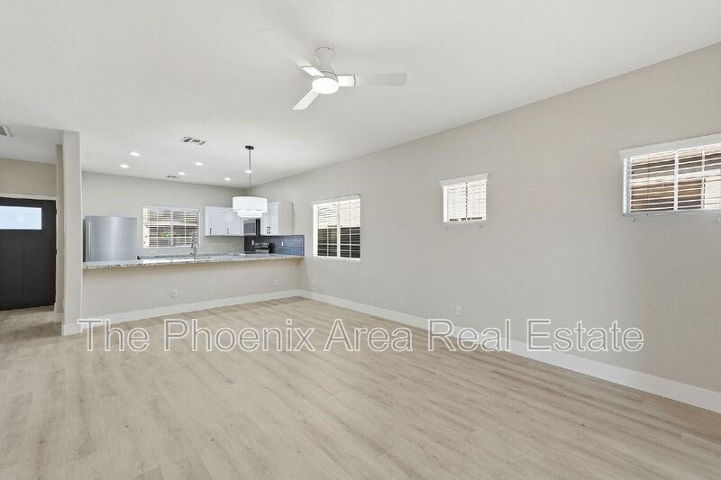 554 E San Carlos Way - Photo 4 of 33