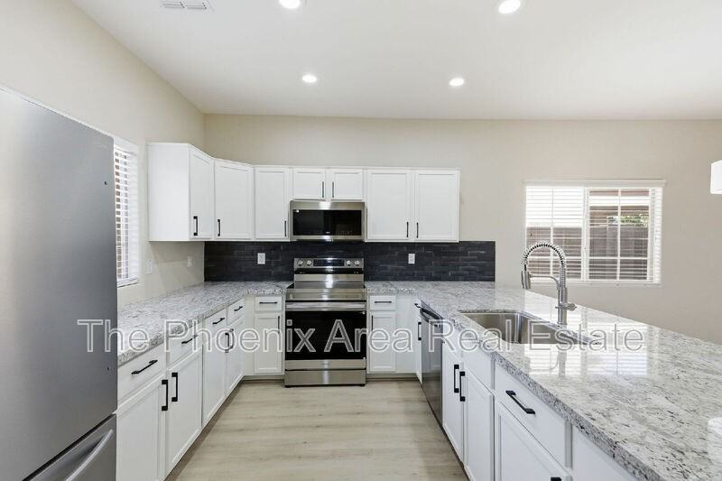 554 E San Carlos Way - Photo 5 of 33