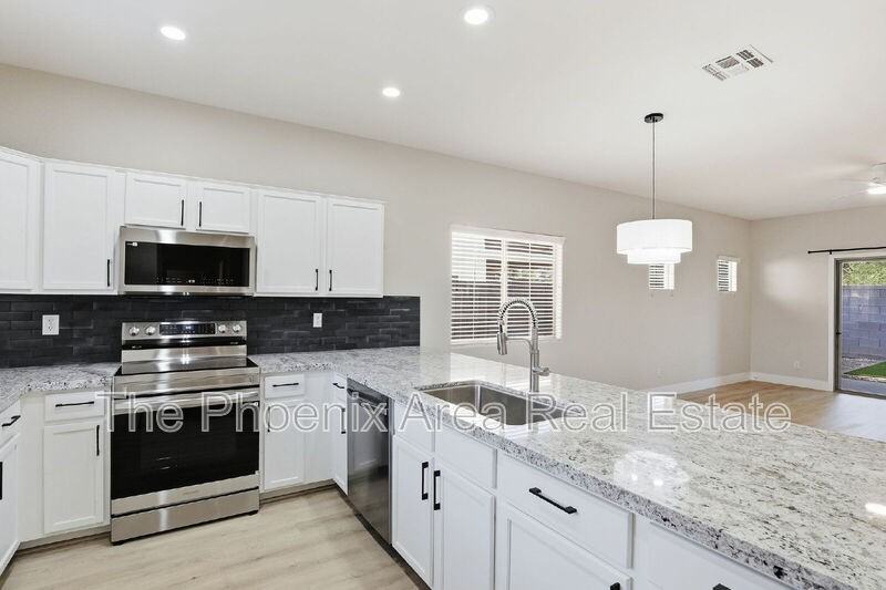 554 E San Carlos Way - Photo 2 of 33