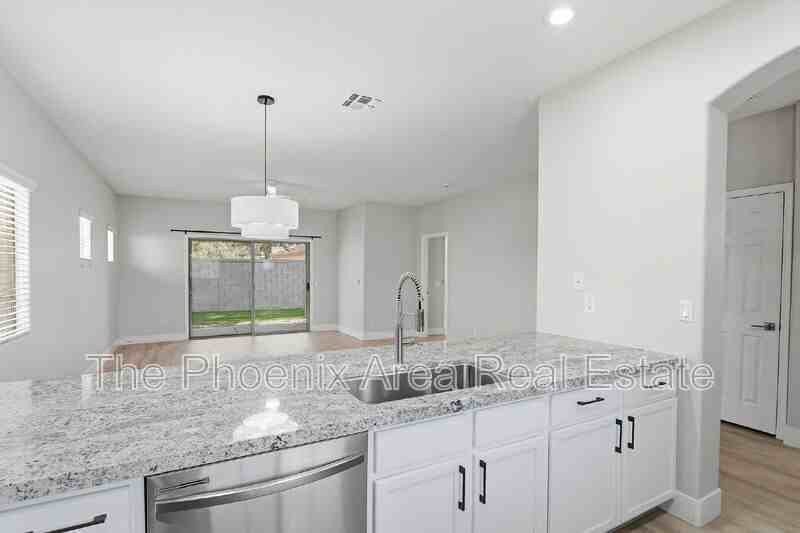 554 E San Carlos Way - Photo 7 of 33