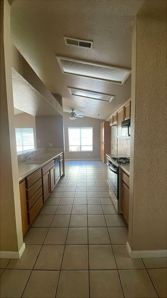 1960 Harbor Town Dr - Photo 5 of 20