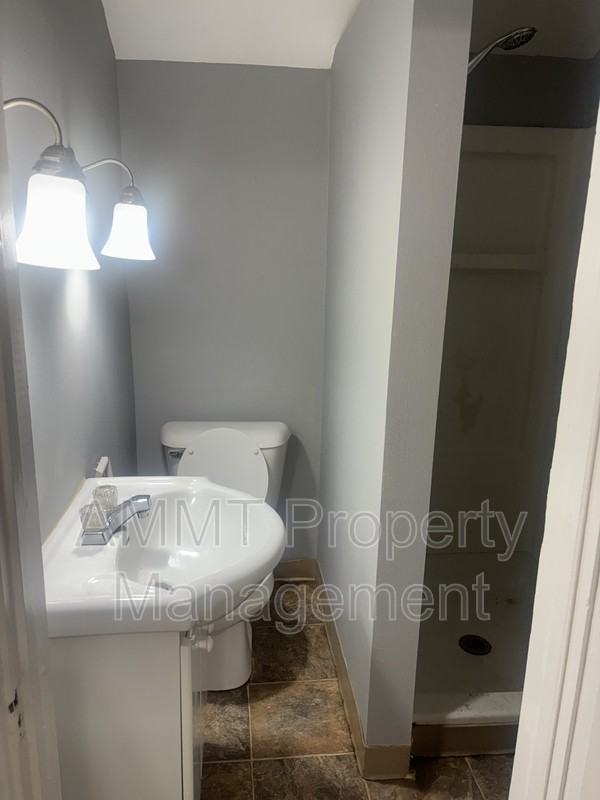 1725 D Ave Ne - Photo 4 of 7