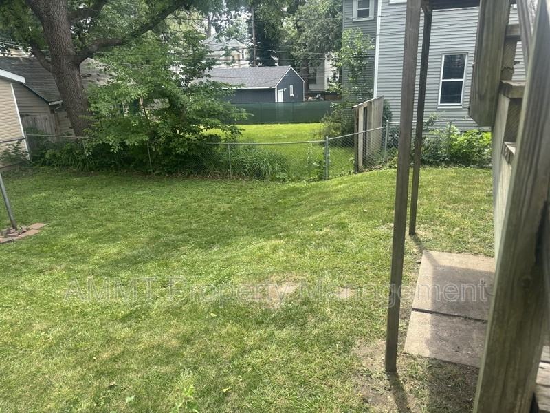 1725 D Ave Ne - Photo 6 of 7
