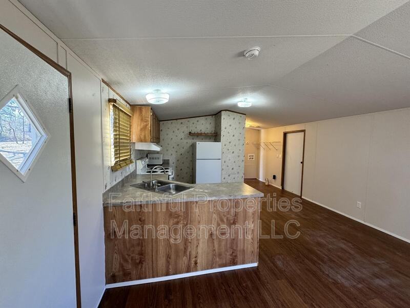 10323 Circle Dr - Photo 2 of 8