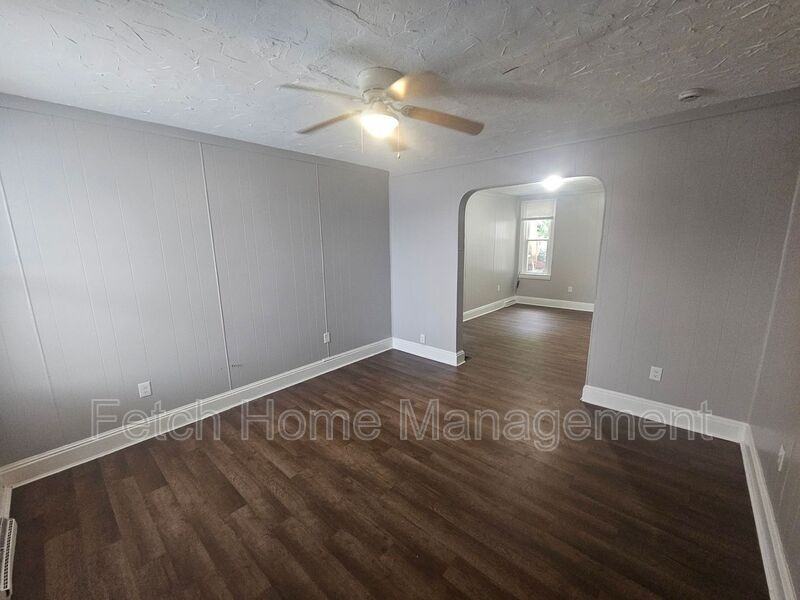 826 Wallace St - Photo 3 of 24