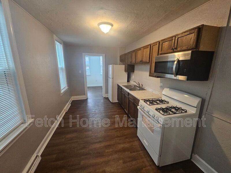 826 Wallace St - Photo 5 of 24