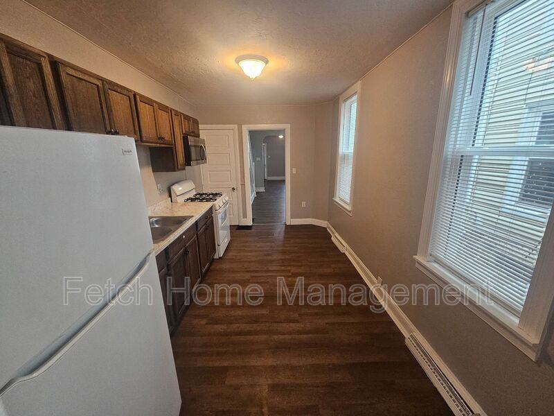 826 Wallace St - Photo 6 of 24