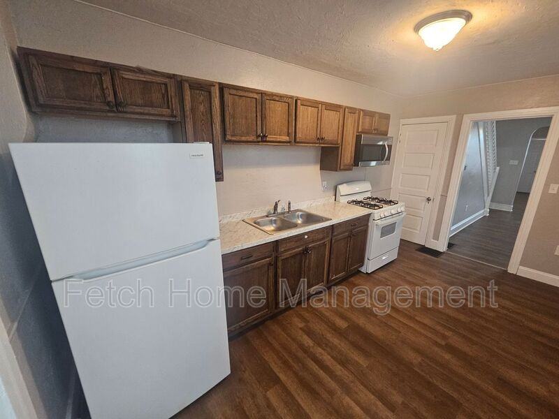 826 Wallace St - Photo 7 of 24