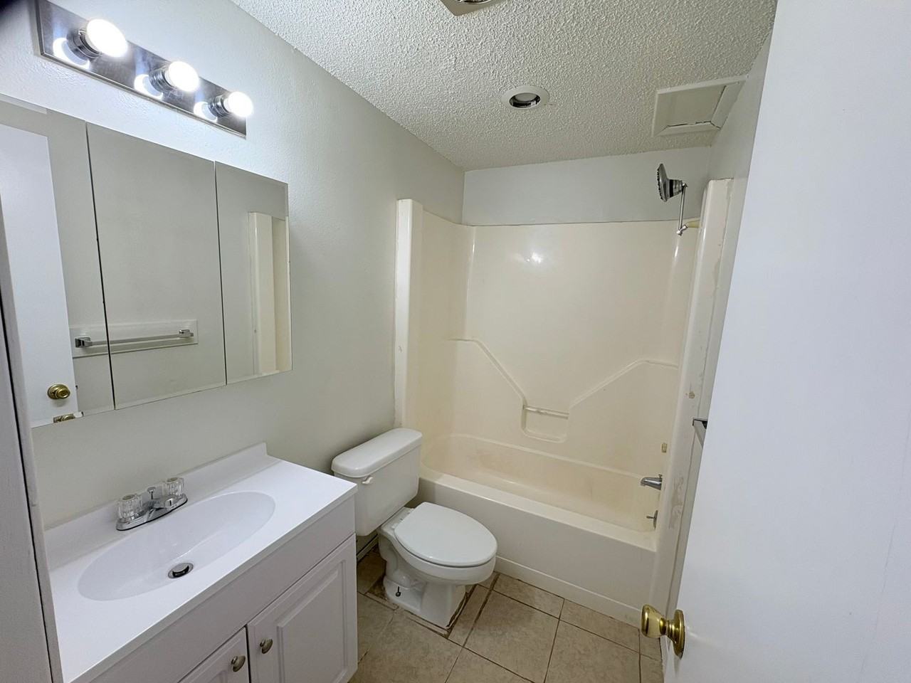 122 N Avenue E - Photo 7 of 10