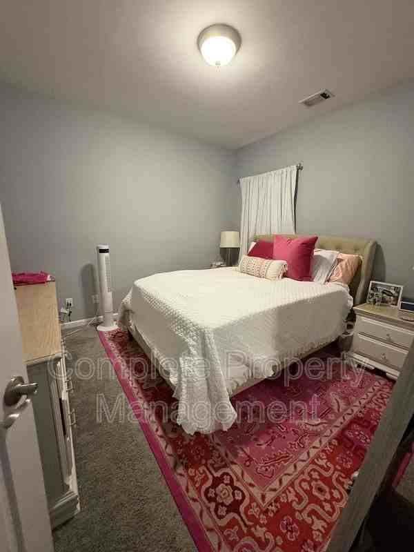 109 Oxmoor Place Cir - Photo 4 of 8