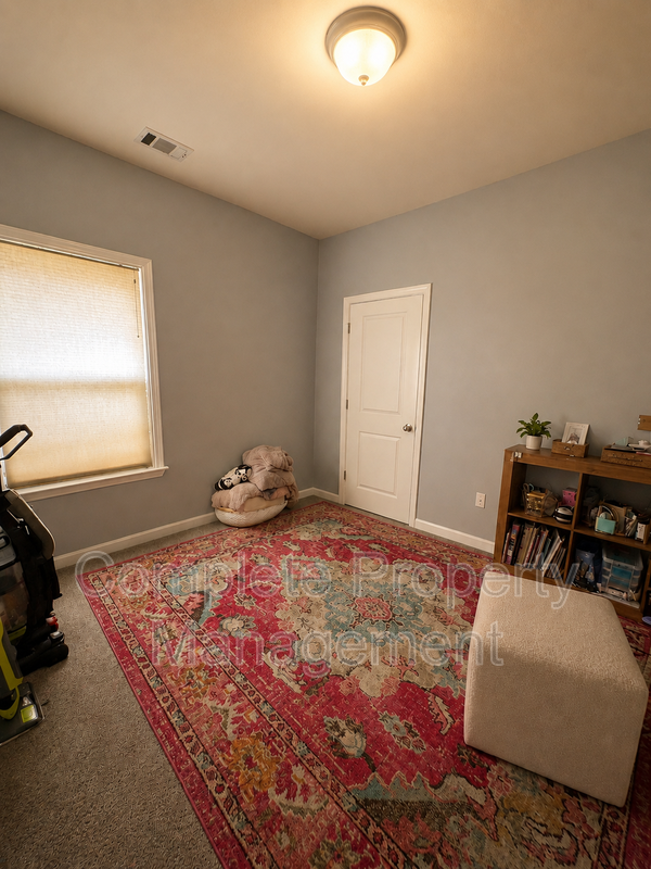 109 Oxmoor Place Cir - Photo 5 of 8