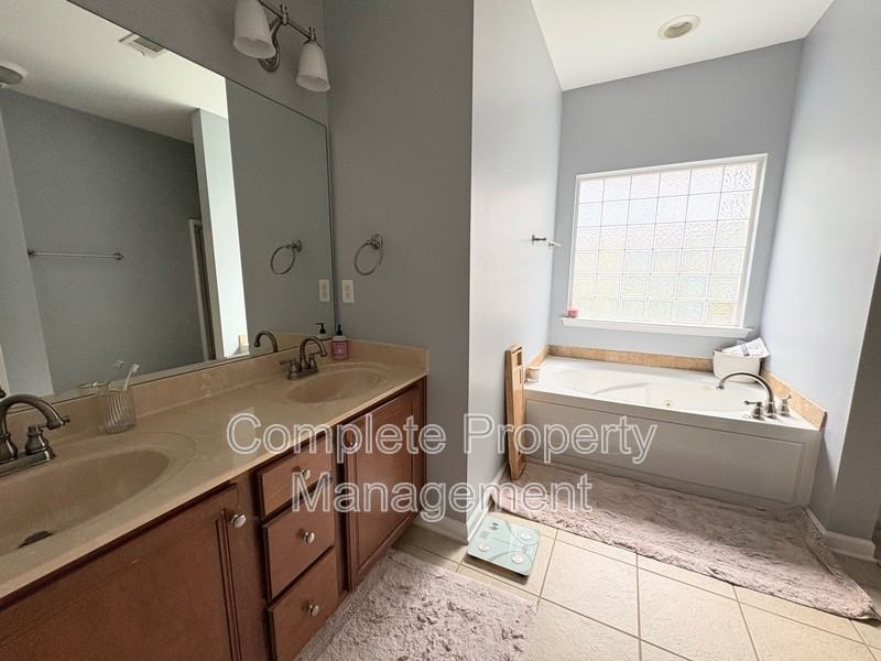 109 Oxmoor Place Cir - Photo 7 of 8