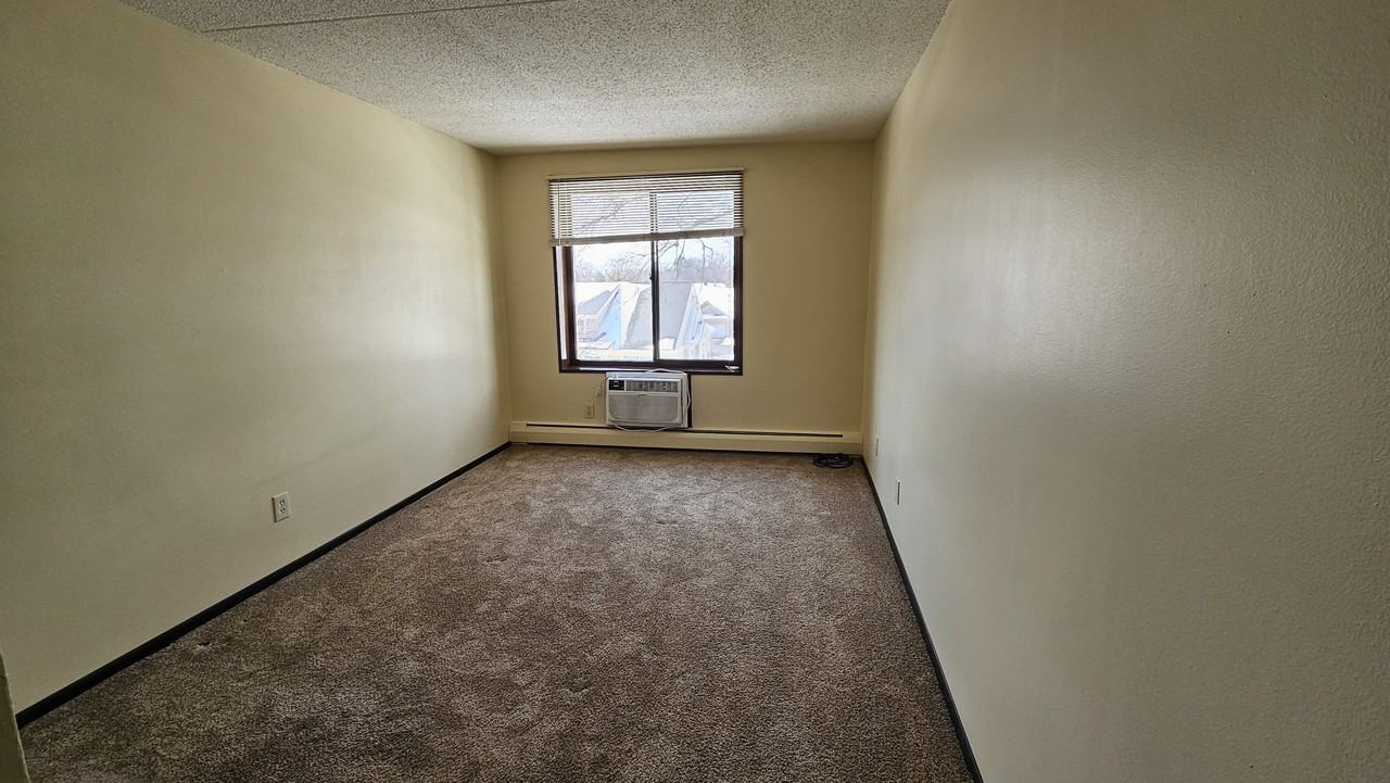 Madison Apts - Photo 5 of 31