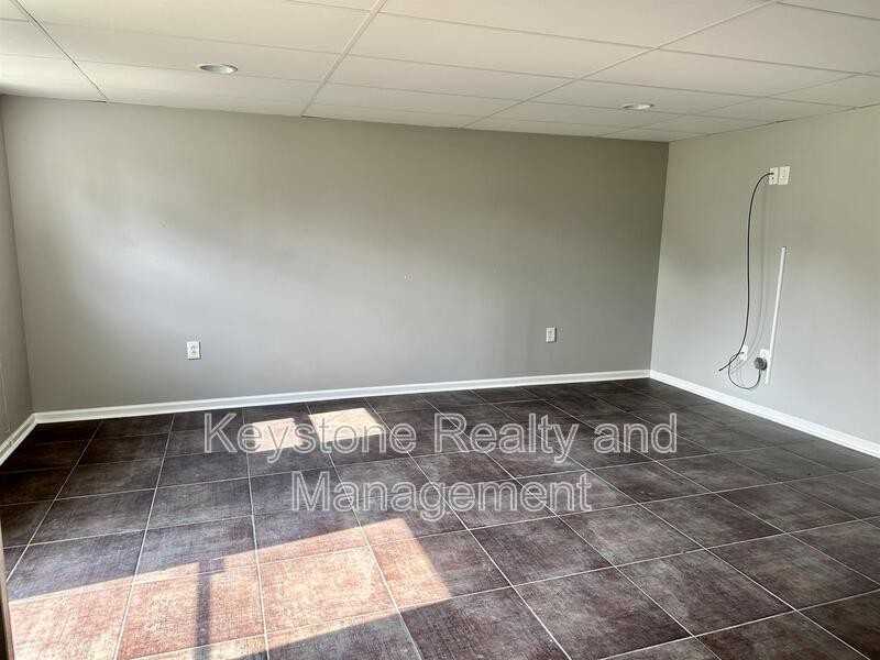 18 Edgehill Dr #B - Photo 2 of 8